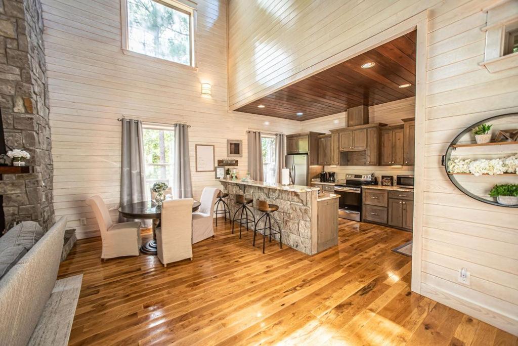 Merlot Mountain - Heated Spa Pool And Hot Tub! Cabin Broken Bow Exterior foto
